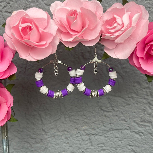 Boucles d’oreilles créoles violettes et blanches