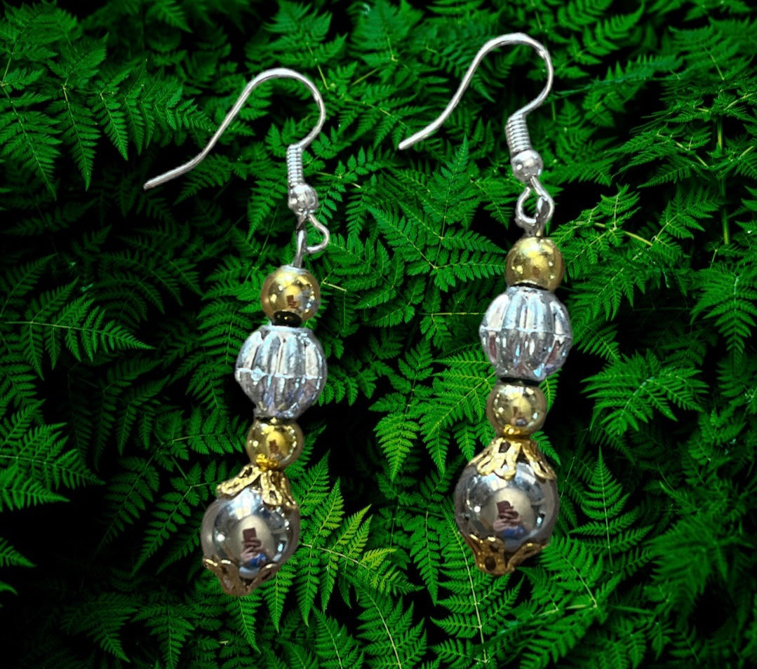 Boucles d'oreilles dorées et argentées