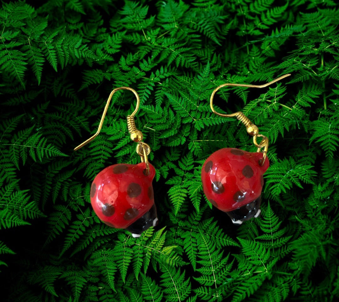 Boucles d'oreilles coccinelle en porcelaine