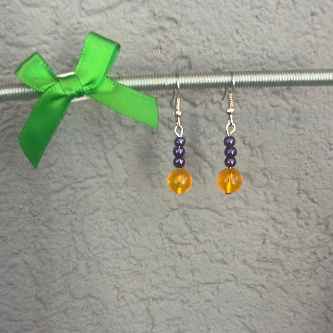 Boucles d’oreilles violettes et oranges
