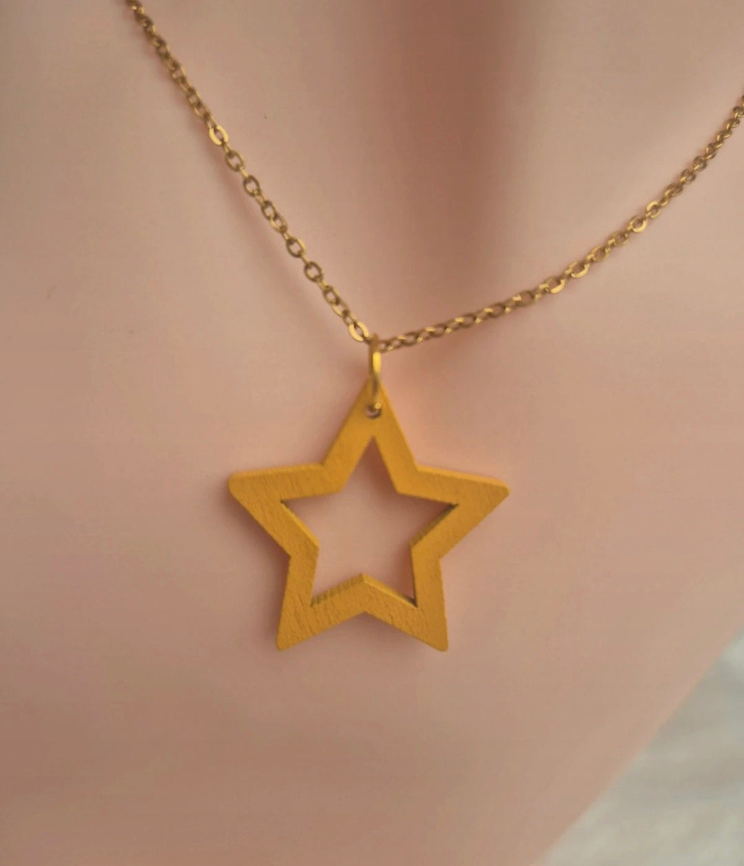Collier étoile en bois moutarde ✨💛 #Collier #Étoile #Bois #Moutarde