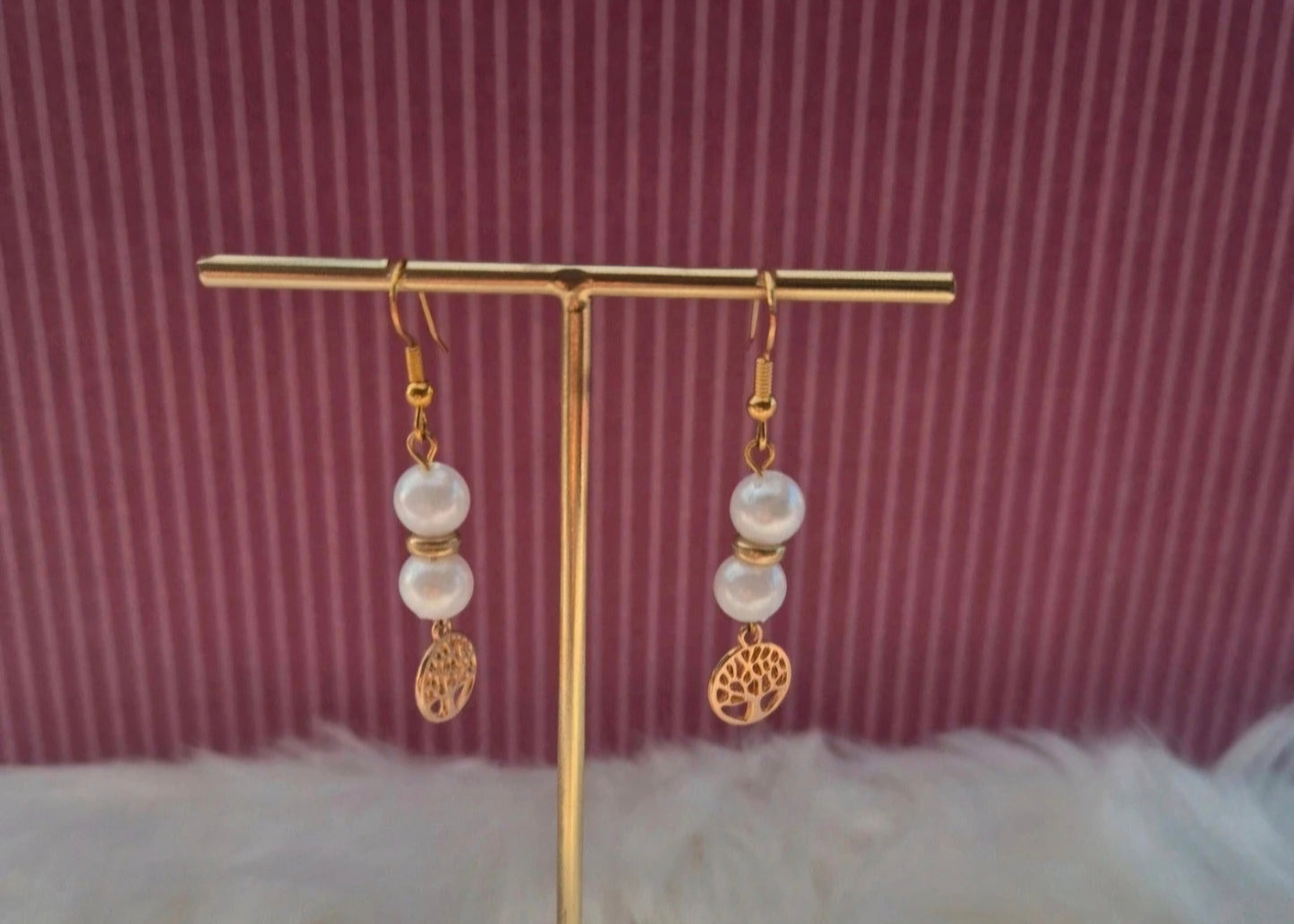 Boucles d’oreilles blanches et arbre de vie doré 🤍✨ #Bijoux #ArbreDeVie #Accessoires