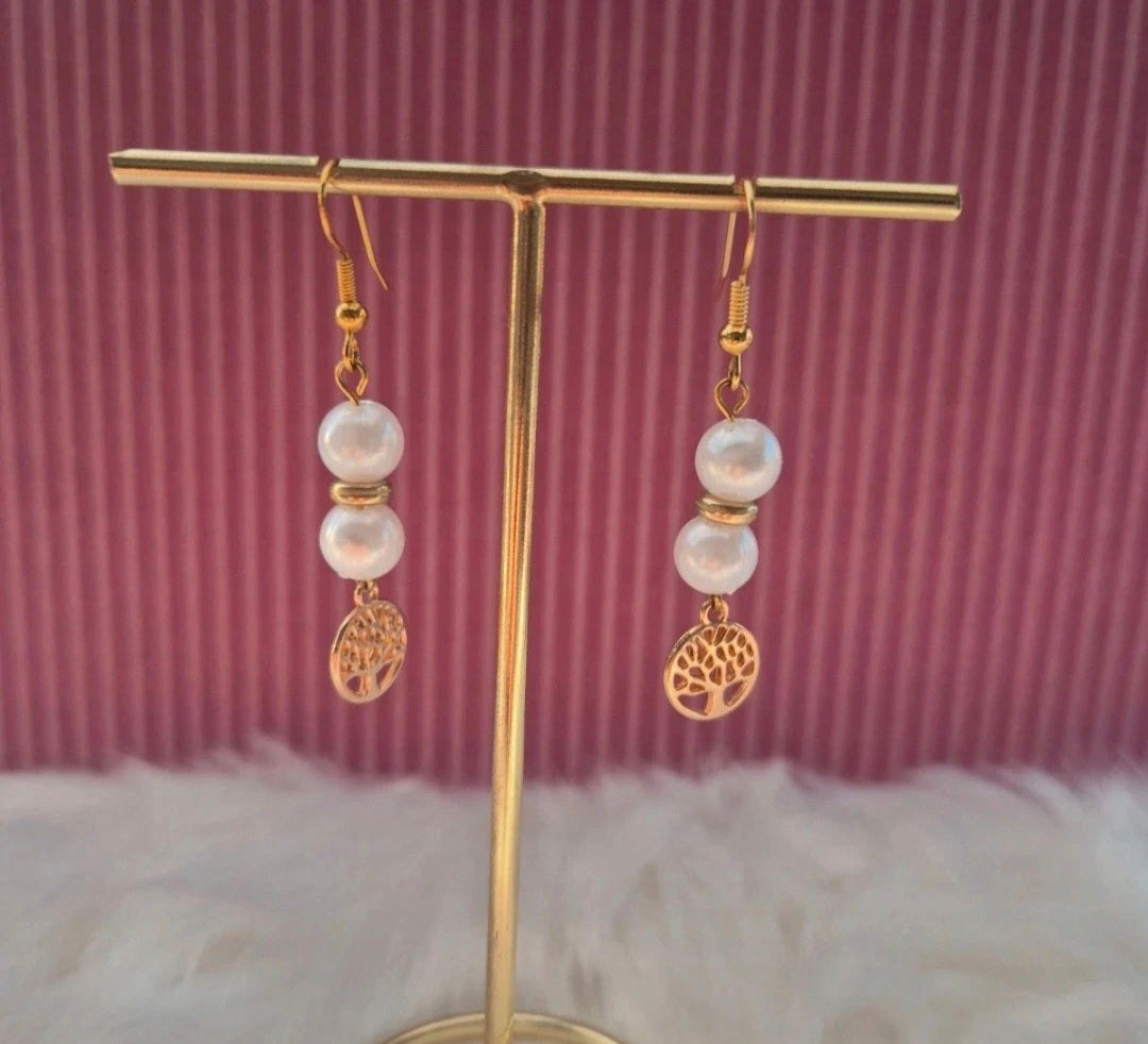 Boucles d’oreilles blanches et arbre de vie doré 🤍✨ #Bijoux #ArbreDeVie #Accessoires