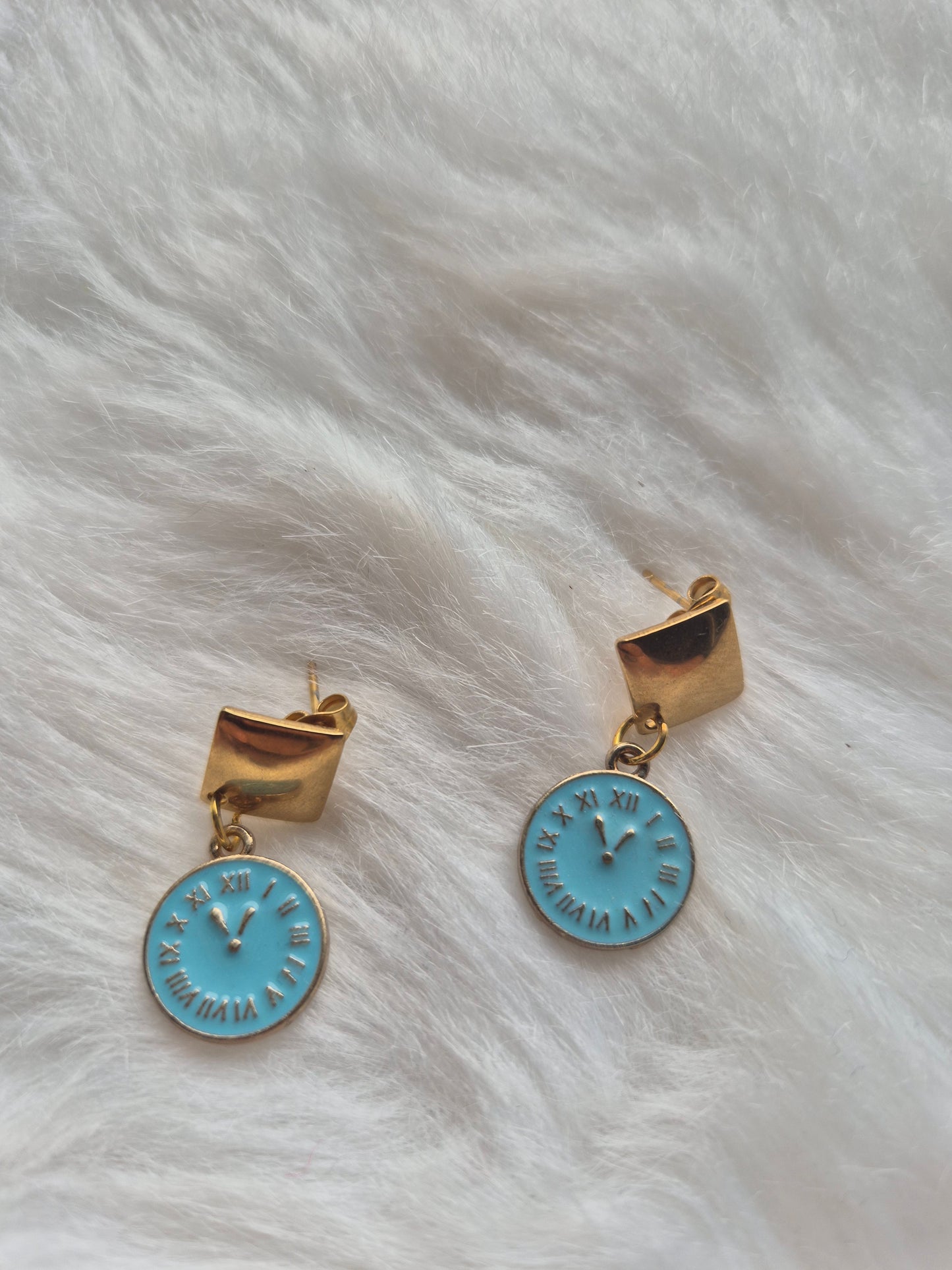 Boucles d’oreilles horloges en métal 🕰️✨ #Bijoux #Horlogerie #Métal