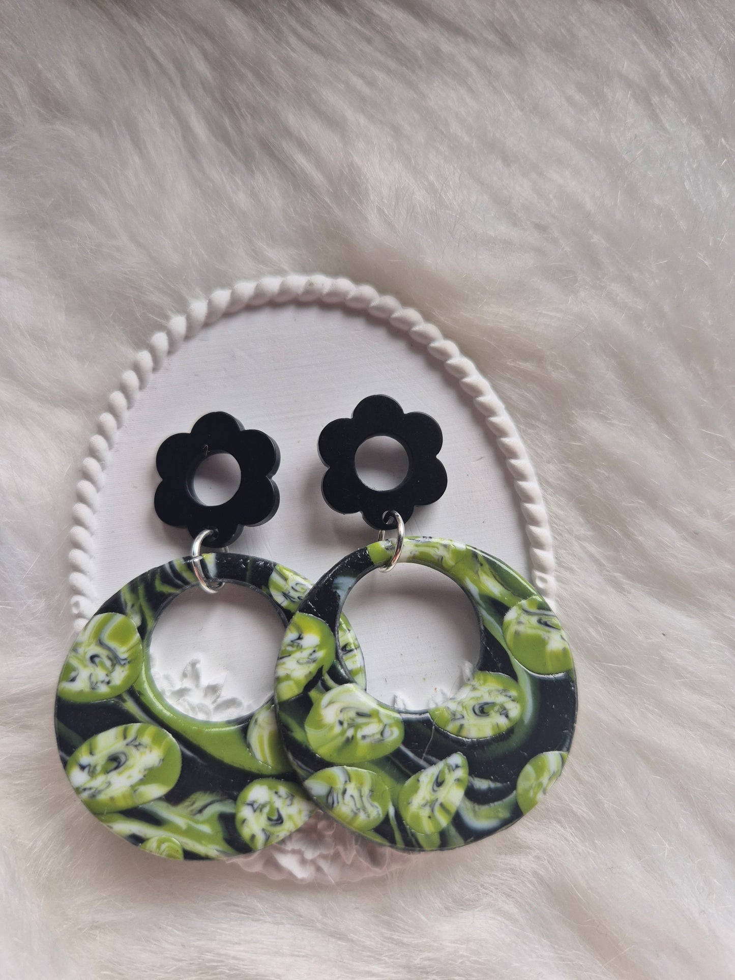 Boucles d’oreilles en pâte polymère vert et noir 💚🖤 #Bijoux #Création #Artisanal