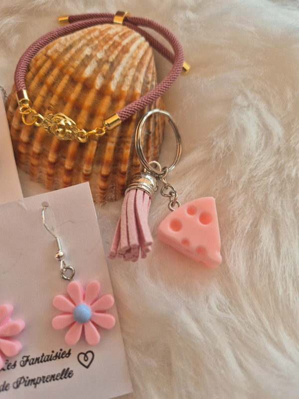 Lot de 5 articles thème rose : Boucles d'oreilles, collier, bracelet, marque page, porte clé (Copie)