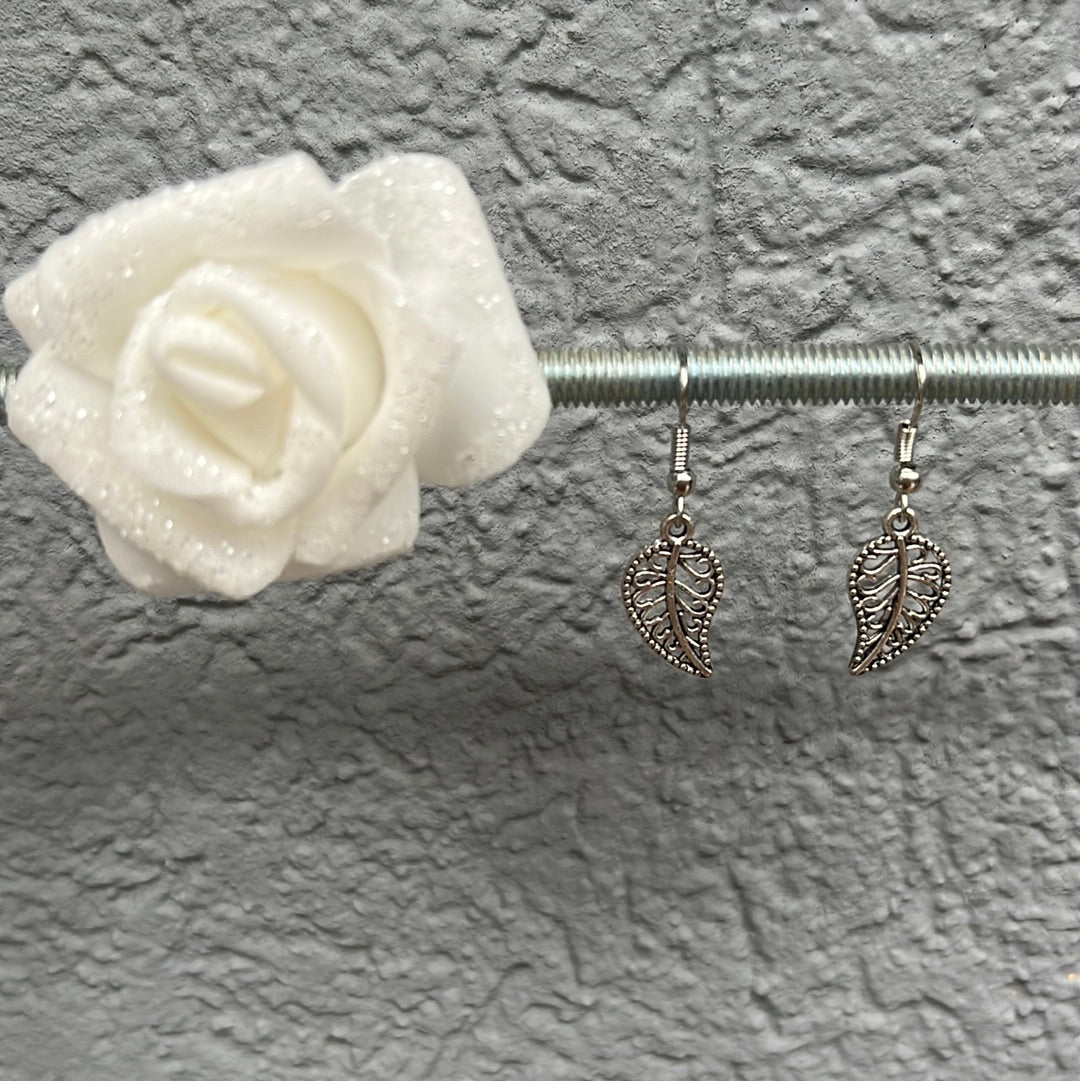 Boucles d’oreilles feuilles en métal