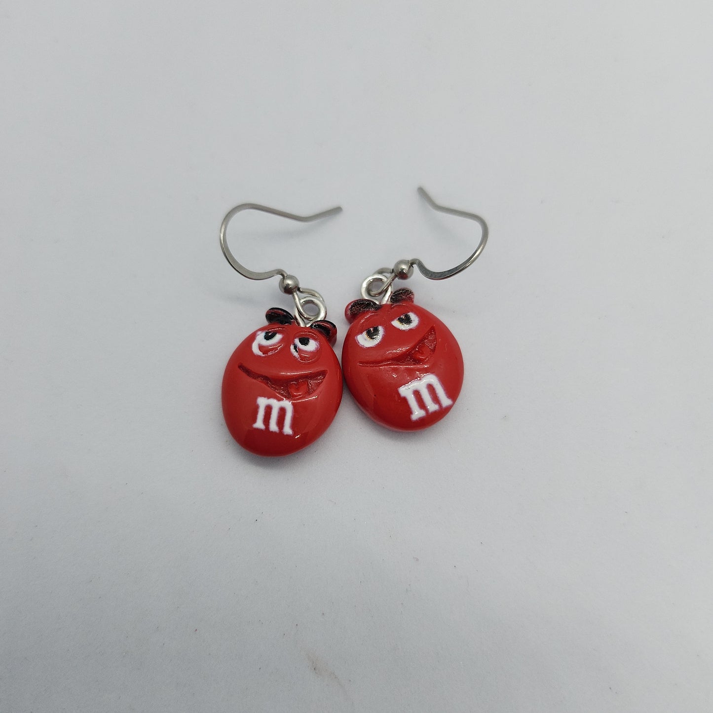 Boucles d’oreilles M&M's rouge