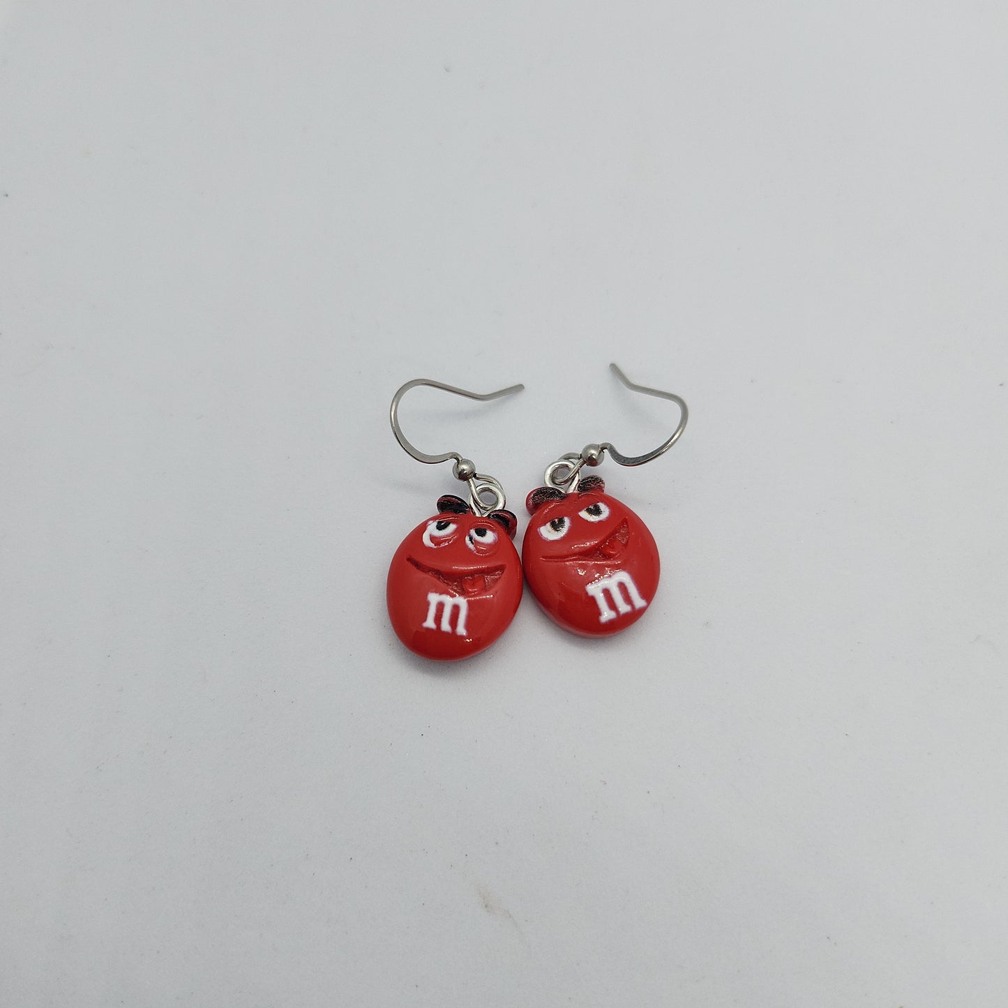 Boucles d’oreilles M&M's rouge