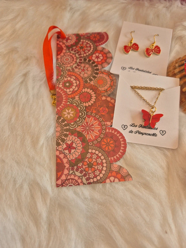 Lot de 5 articles thème rouge : Boucles d'oreilles, collier, bracelet, marque page, porte clé