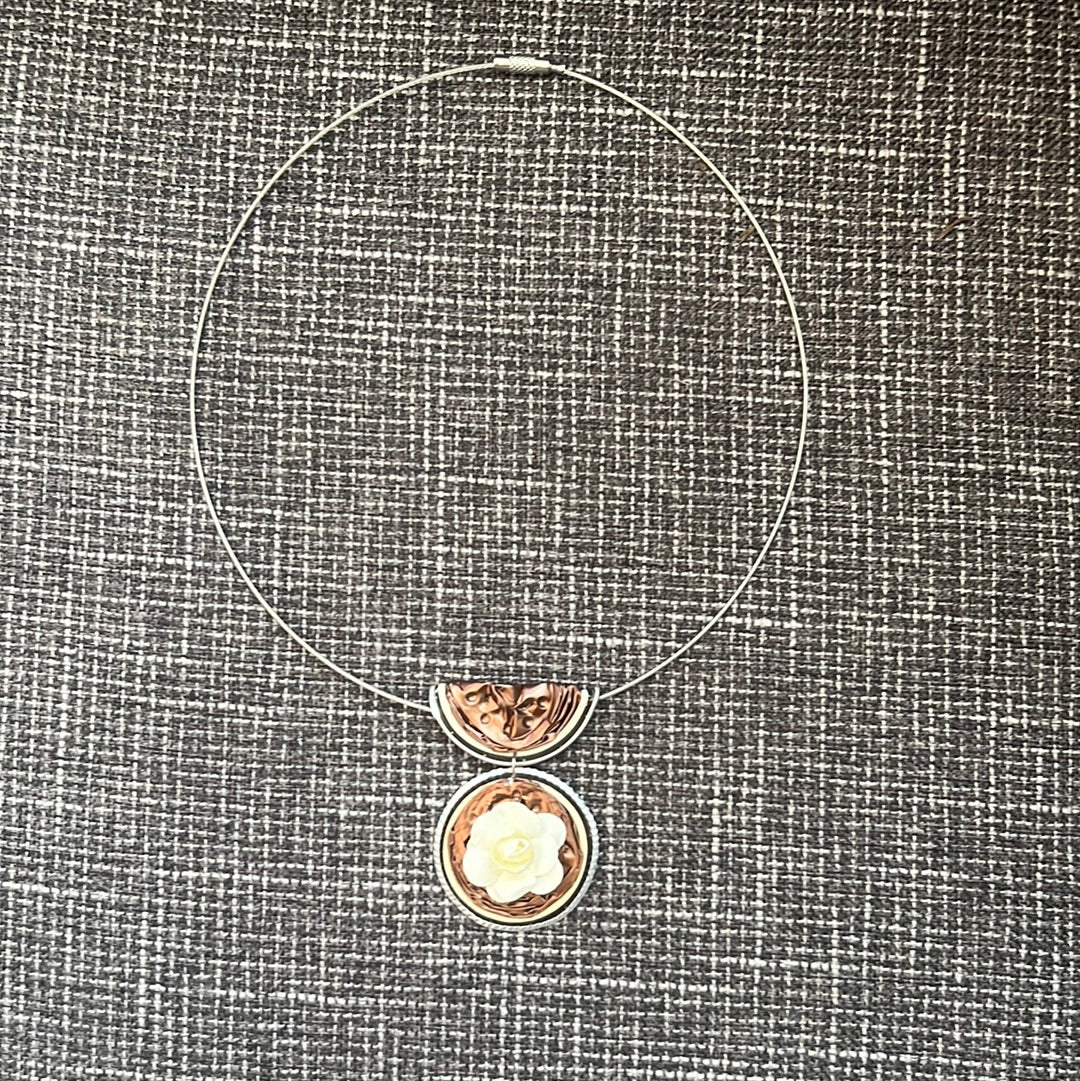 Collier capsules
