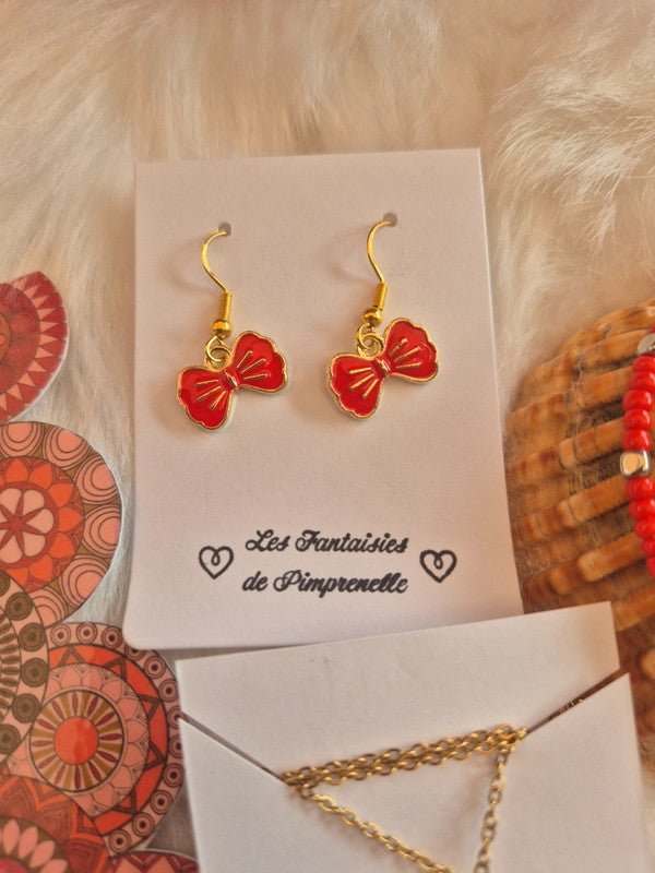 Lot de 5 articles thème rouge : Boucles d'oreilles, collier, bracelet, marque page, porte clé