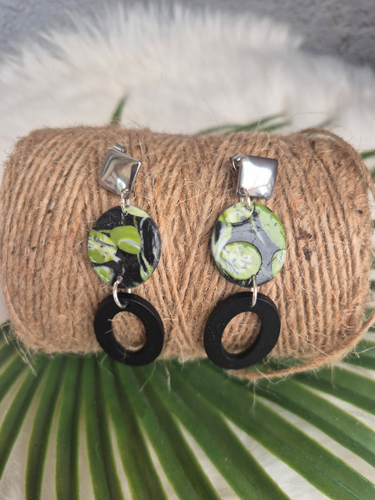 Boucles d’oreilles en pâte polymère et bois, vert et noir 💚🖤 #Bijoux #Créations #Mode
