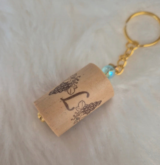 Porte clé bouchon, perles bleu et doré ✨💙💛 #Création #Bijoux #Couleurs