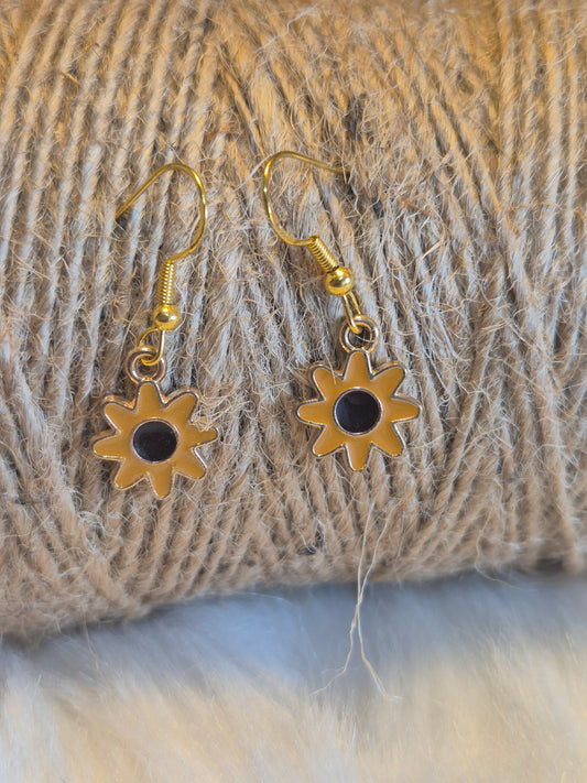 Boucles d’oreilles fleurs moutarde et marron 🌼🍂 #Bijoux #Mode #Automne