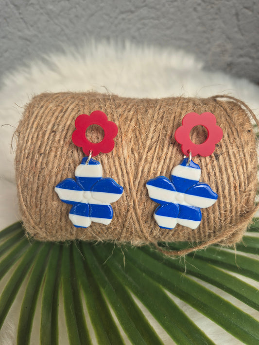 Boucles d’oreilles en pâte polymère fleur bleu, blanc et rouge 🇫🇷🌸✨ #Bijoux #Créations #Fleurs