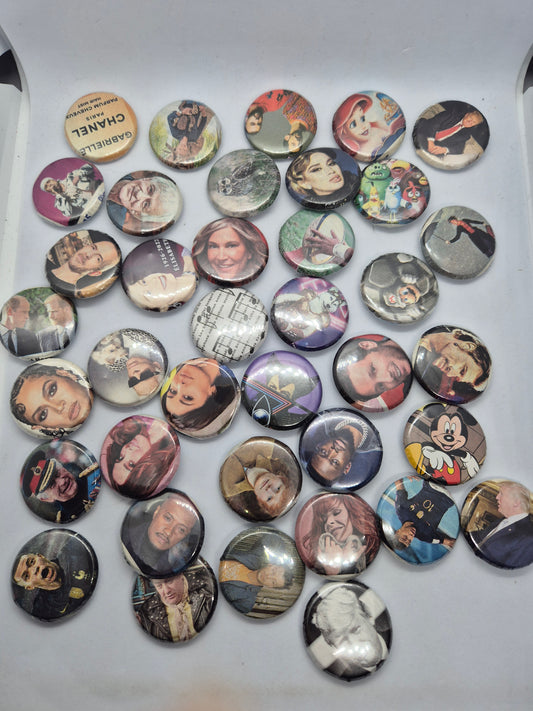 Badge broche personnalités au choix