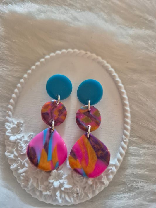 Boucles d'oreilles en pâte polymère et clous acrylique bleu 💙✨ #Bijoux #Création #Bleu