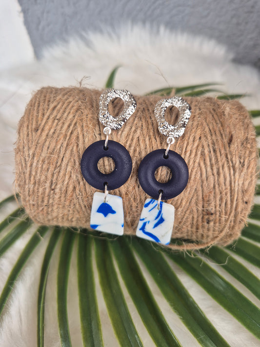 Boucles d’oreilles en pâte polymère bleu et blanc et bois bleu marine 💙🤍🪵 #Bijoux #Création #Artisanat
