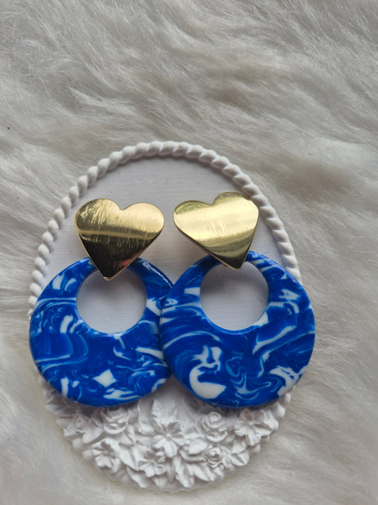 Boucles d’oreilles en pâte polymère bleu et blanc 💙🤍 #Bijoux #Création #Artisanat