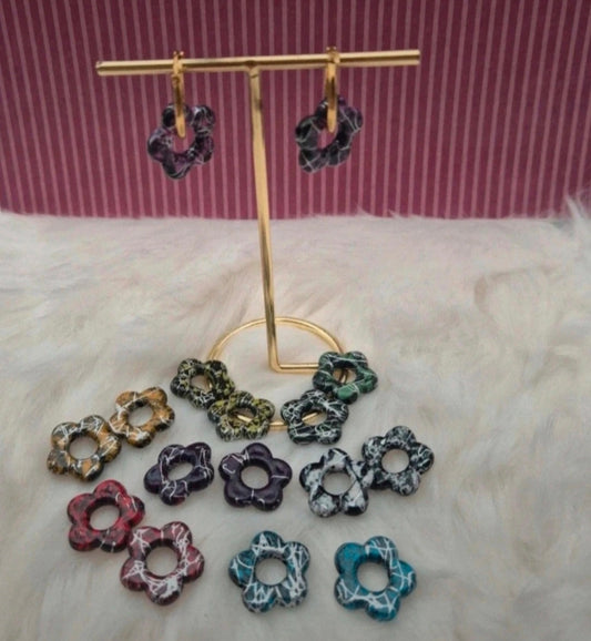 Créoles avec fleurs interchangeables, lot de 8! 🌸🌼🌺🌷🌹💐 #BouclesDoreilles #Fleurs #Accessoires