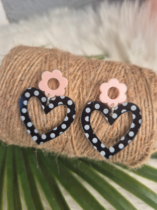 Boucles d’oreilles coeurs noir et blanc, fleurs rose 🖤🤍🌸 #Bijoux #Coeurs #Fleurs