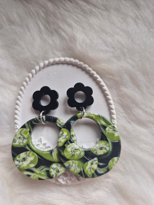 Boucles d’oreilles en pâte polymère vert et noir 💚🖤 #Bijoux #Création #Artisanal